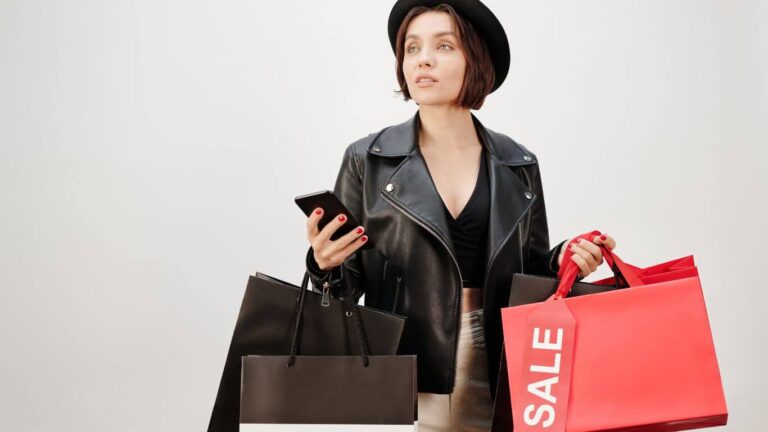 11 Smart Holiday Shopping Tips to Save Big This Season